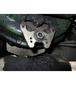 Dispozitiv pentru rotirea motorului prin intermediul volantei Volvo MP7